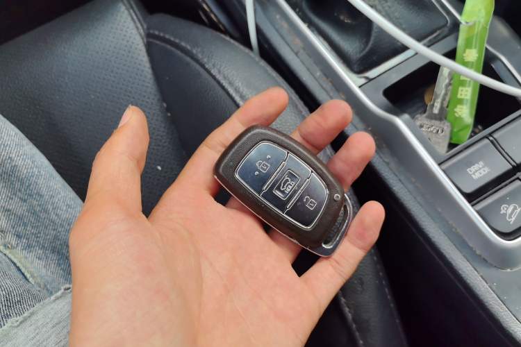 Used Hyundai Tucson 2015 1.6T Dual-Clutch Two-Wheel-Drive Smart Model Vehicle Key