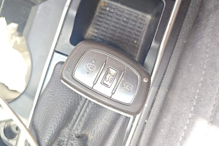 Used Hyundai Tucson 2015 1.6T Dual-Clutch Two-Wheel-Drive Smart Model Vehicle Key