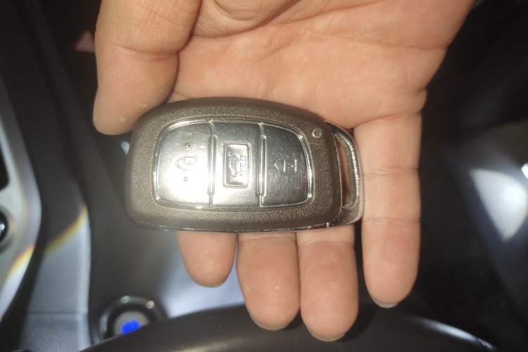 Used Hyundai Tucson 2015 1.6T Dual-Clutch Two-Wheel-Drive Smart Model Vehicle Key