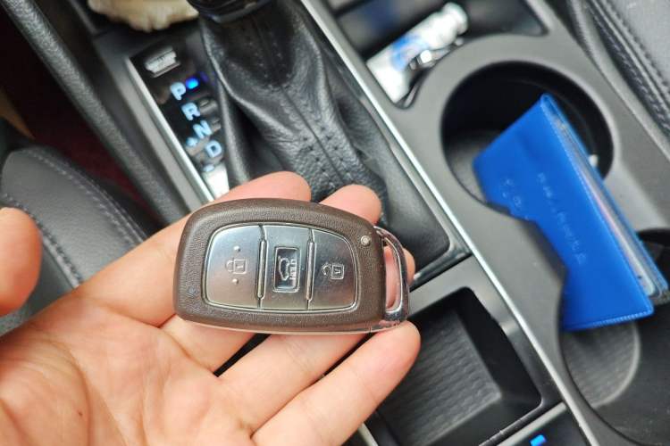 Used Hyundai Tucson 2015 1.6T Dual-Clutch Two-Wheel-Drive Leading Model Vehicle Key