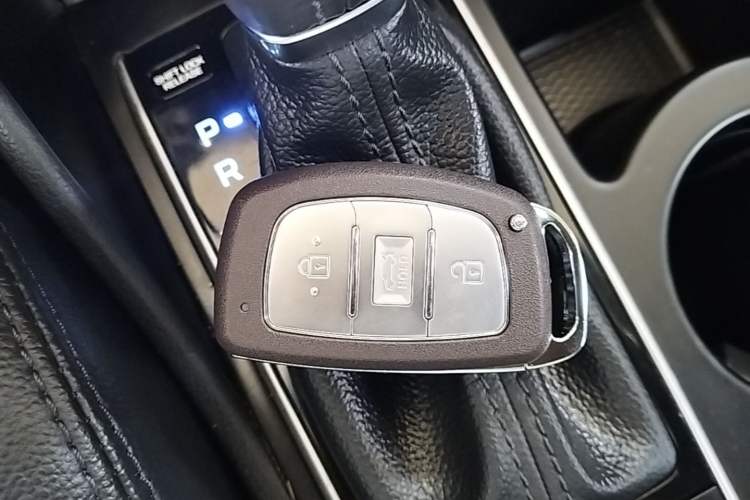 Used Hyundai Tucson 2015 1.6T Dual-Clutch Two-Wheel-Drive Smart Model Vehicle Key