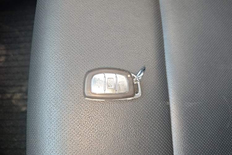 Used Hyundai Tucson 2015 1.6T Dual-Clutch Two-Wheel-Drive Smart Model Vehicle Key