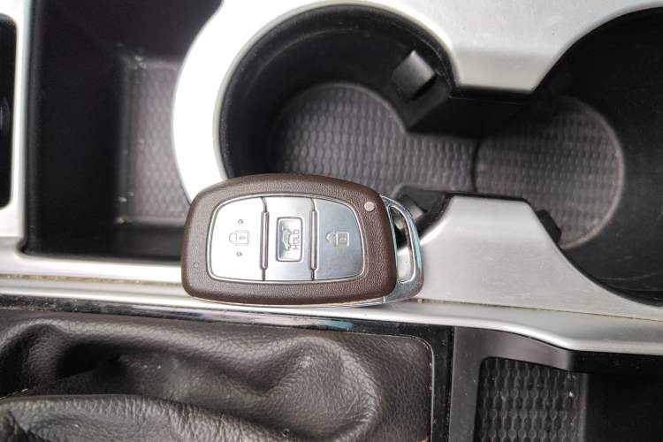 Used Hyundai Tucson 2015 1.6T Dual-Clutch Two-Wheel-Drive Smart Model Vehicle Key