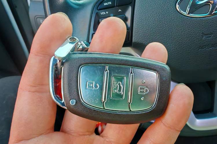 Used Hyundai Tucson 2015 1.6T Dual-Clutch Two-Wheel-Drive Smart Model Vehicle Key