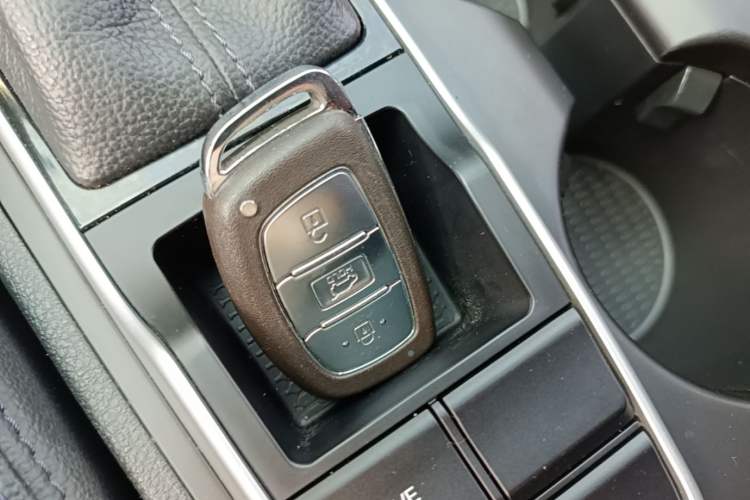 Used Hyundai Tucson 2015 1.6T Dual-Clutch Two-Wheel-Drive Smart Model Vehicle Key