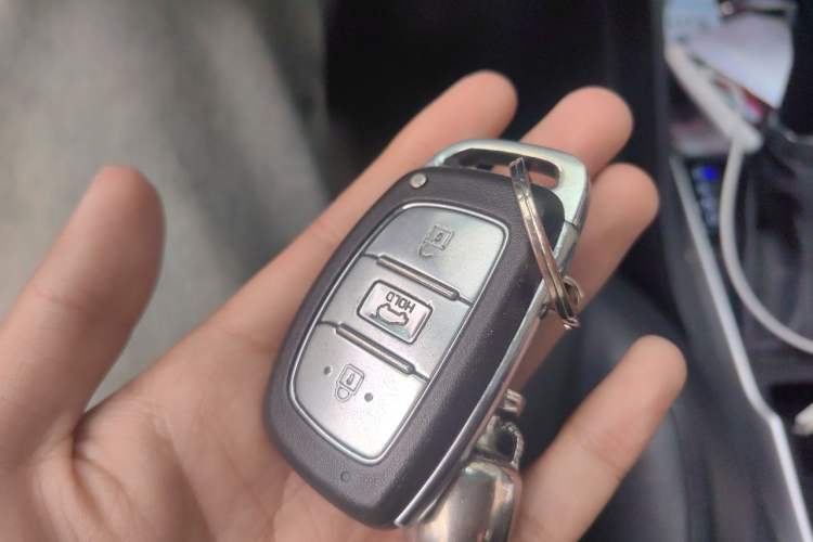 Used Hyundai Tucson 2015 1.6T Dual-Clutch Two-Wheel-Drive Smart Model Vehicle Key