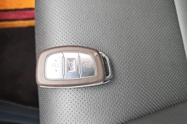 Used Hyundai Tucson 2015 1.6T Dual-Clutch Two-Wheel-Drive Smart Model Vehicle Key