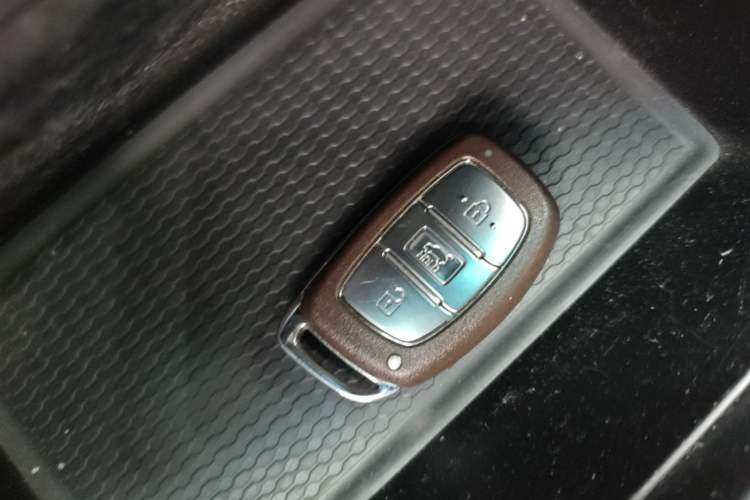 Used Hyundai Tucson 2015 1.6T Dual-Clutch Two-Wheel-Drive Smart Model Vehicle Key