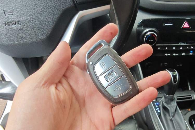 Used Hyundai Tucson 2015 1.6T Dual-Clutch Two-Wheel-Drive Smart Model Vehicle Key