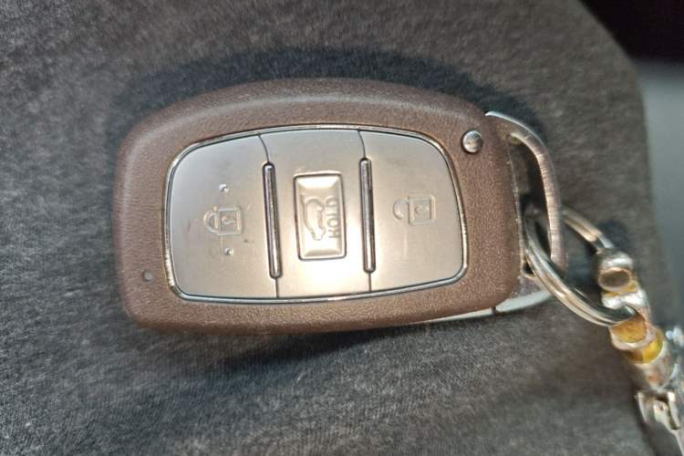 Used Hyundai Tucson 2015 1.6T Dual-Clutch Two-Wheel-Drive Leading Model Vehicle Key
