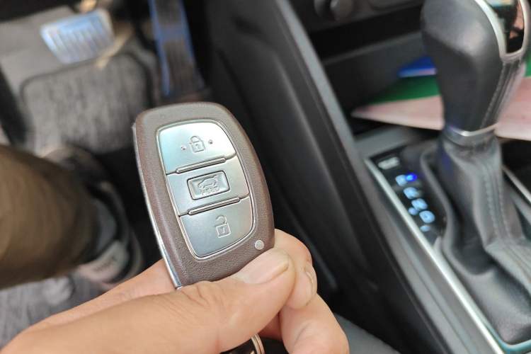 Used Hyundai Tucson 2015 1.6T Dual-Clutch Two-Wheel-Drive Leading Model Vehicle Key