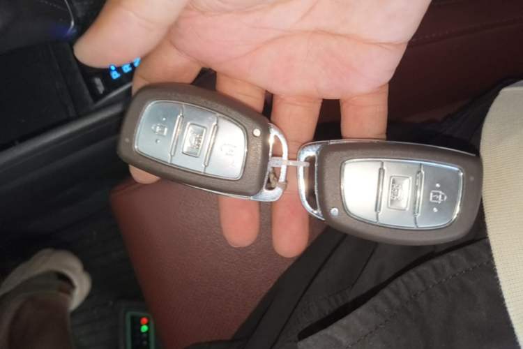 Used Hyundai Tucson 2015 1.6T Dual-Clutch Two-Wheel-Drive Smart Model Vehicle Key