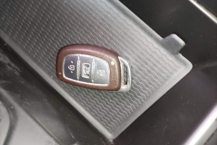 Used Hyundai Tucson 2015 1.6T Dual-Clutch Two-Wheel-Drive Smart Model Vehicle Key