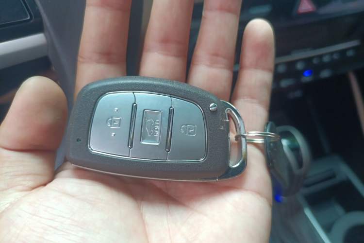 Used Hyundai Tucson 2015 1.6T Dual-Clutch Two-Wheel-Drive Smart Model Vehicle Key