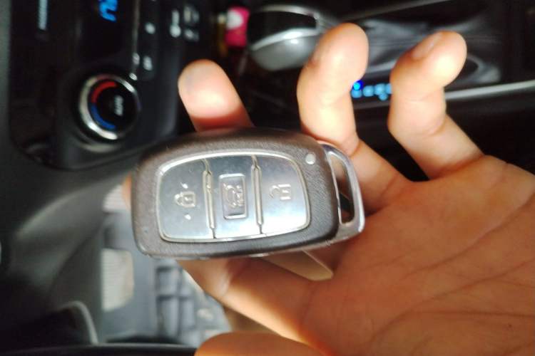 Used Hyundai Tucson 2015 1.6T Dual-Clutch Two-Wheel-Drive Smart Model Vehicle Key