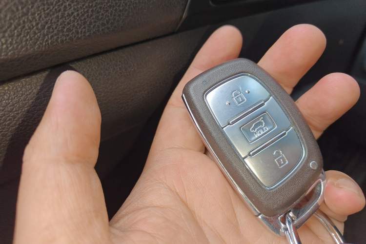 Used Hyundai Tucson 2015 1.6T Dual-Clutch Two-Wheel-Drive Smart Model Vehicle Key