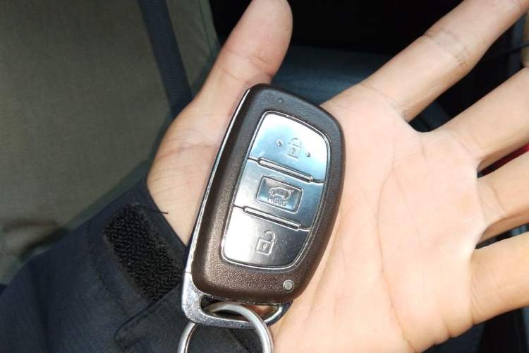 Used Hyundai Tucson 2015 1.6T Dual-Clutch Four-Wheel Drive Flagship Model Vehicle Key