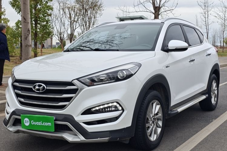 Used Hyundai Tucson 2015 1.6T Dual-Clutch Two-Wheel-Drive Smart Model Guazi used car, China used car export, Used car for sale, Used  cars, Cheapest cars for sale