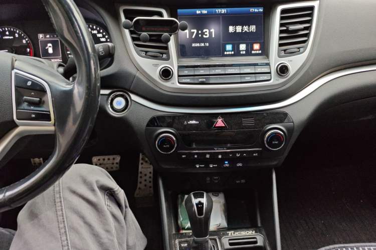 Used Hyundai Tucson 2018 1.6T Dual-Clutch Two-Wheel Drive 15th Anniversary Special Edition Audio And AC Panel