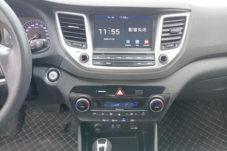 Used Hyundai Tucson 2018 1.6T Dual-Clutch Two-Wheel Drive 15th Anniversary Special Edition Audio And AC Panel