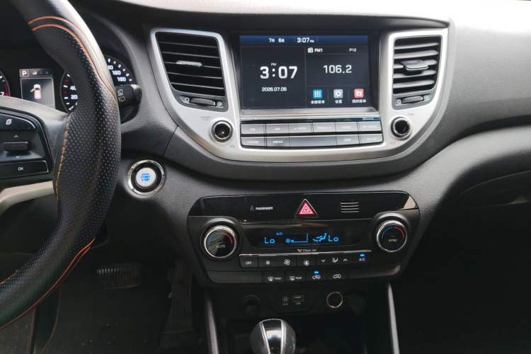 Used Hyundai Tucson 2018 1.6T Dual-Clutch Two-Wheel Drive 15th Anniversary Special Edition Audio And AC Panel