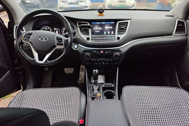 Used Hyundai Tucson 2018 1.6T Dual-Clutch Two-Wheel Drive 15th Anniversary Special Edition Center Console
