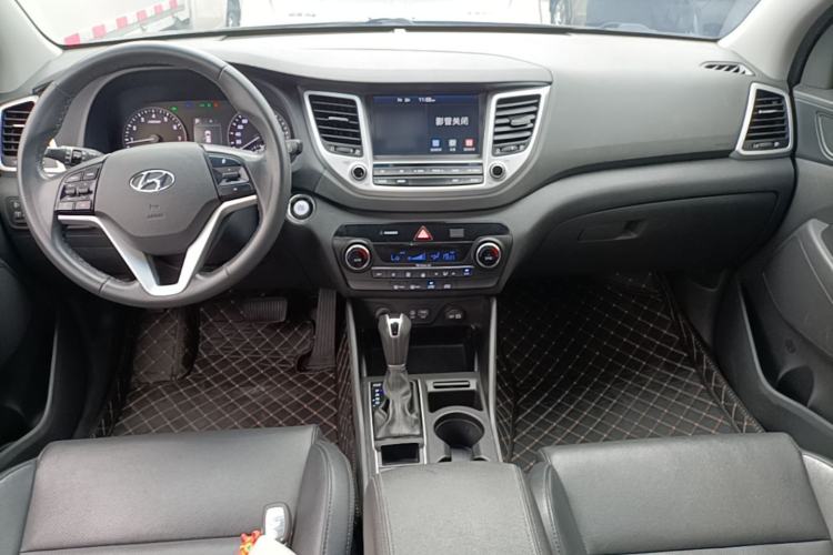 Used Hyundai Tucson 2018 1.6T Dual-Clutch Two-Wheel Drive 15th Anniversary Special Edition Center Console