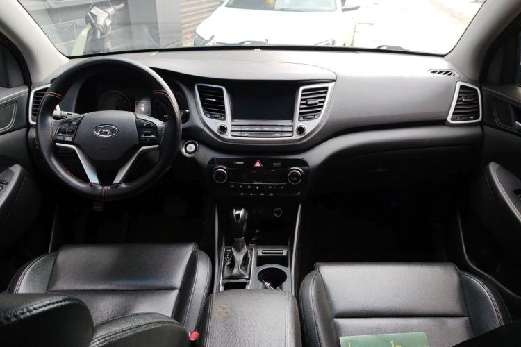 Used Hyundai Tucson 2018 1.6T Dual-Clutch Two-Wheel Drive 15th Anniversary Special Edition Center Console