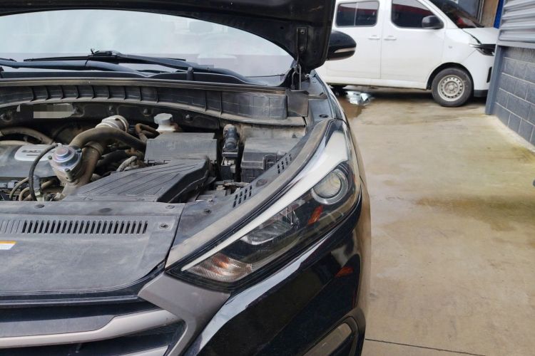 Used Hyundai Tucson 2018 1.6T Dual-Clutch Two-Wheel Drive 15th Anniversary Special Edition Engine Bay Left