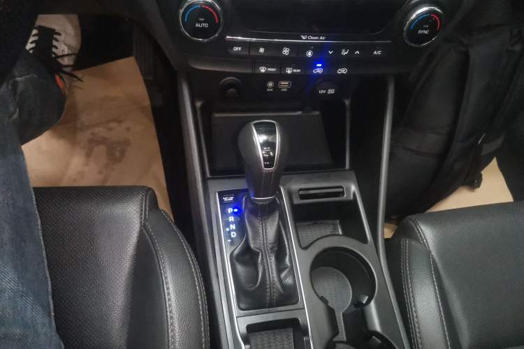 Used Hyundai Tucson 2018 1.6T Dual-Clutch Two-Wheel Drive 15th Anniversary Special Edition Gear Lever