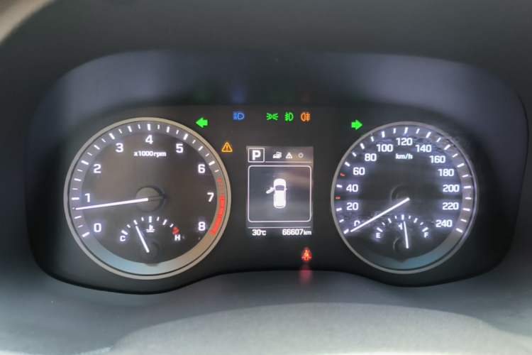 Used Hyundai Tucson 2018 1.6T Dual-Clutch Two-Wheel Drive 15th Anniversary Special Edition Instrument Cluster