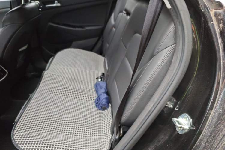 Used Hyundai Tucson 2018 1.6T Dual-Clutch Two-Wheel Drive 15th Anniversary Special Edition Left Rear Seat