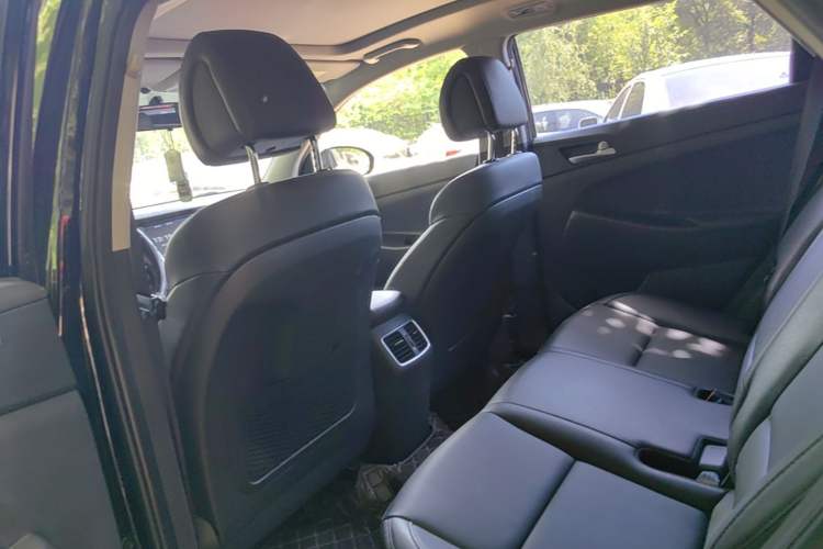 Used Hyundai Tucson 2018 1.6T Dual-Clutch Two-Wheel Drive 15th Anniversary Special Edition Left Rear Seat