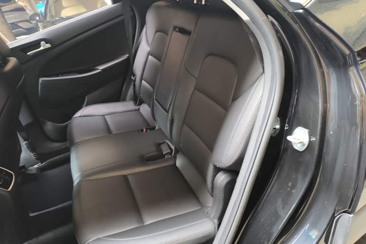 Used Hyundai Tucson 2018 1.6T Dual-Clutch Two-Wheel Drive 15th Anniversary Special Edition Left Rear Seat