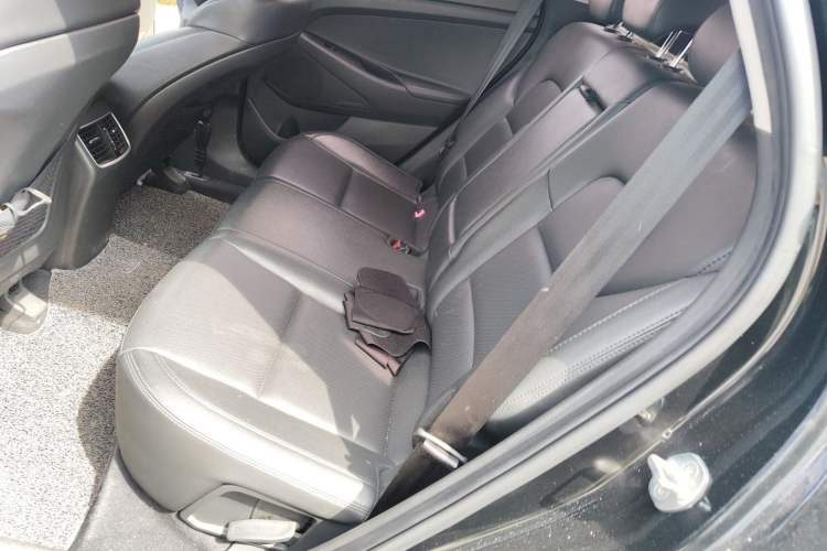 Used Hyundai Tucson 2018 1.6T Dual-Clutch Two-Wheel Drive 15th Anniversary Special Edition Left Rear Seat