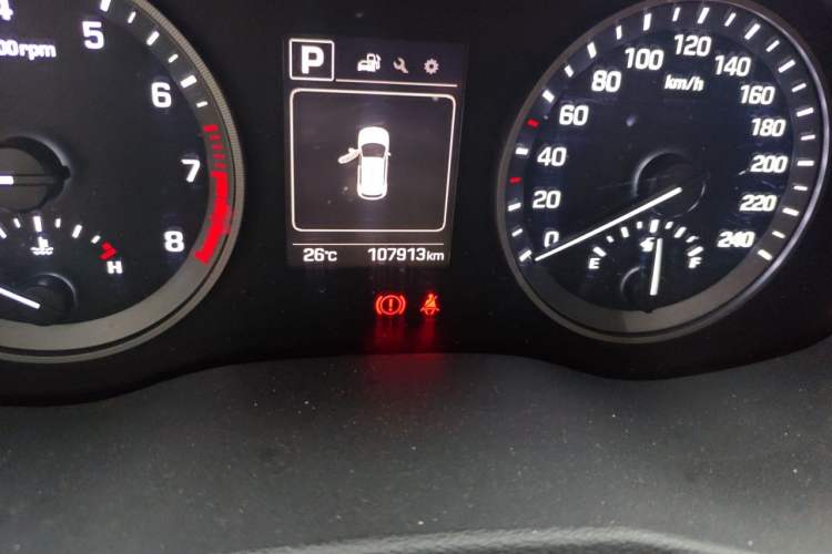 Used Hyundai Tucson 2018 1.6T Dual-Clutch Two-Wheel Drive 15th Anniversary Special Edition Odometer Close Up