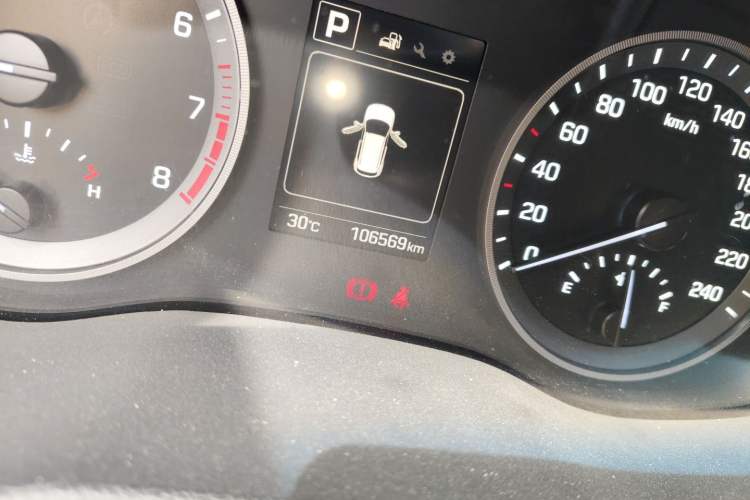 Used Hyundai Tucson 2018 1.6T Dual-Clutch Two-Wheel Drive 15th Anniversary Special Edition Odometer Close Up