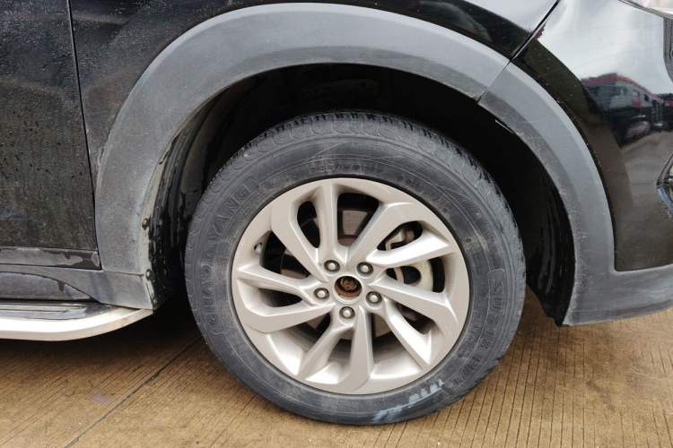 Used Hyundai Tucson 2018 1.6T Dual-Clutch Two-Wheel Drive 15th Anniversary Special Edition Right Front Wheel Hub
