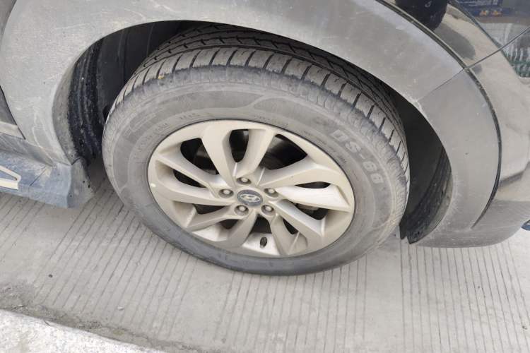 Used Hyundai Tucson 2018 1.6T Dual-Clutch Two-Wheel Drive 15th Anniversary Special Edition Right Front Wheel Hub
