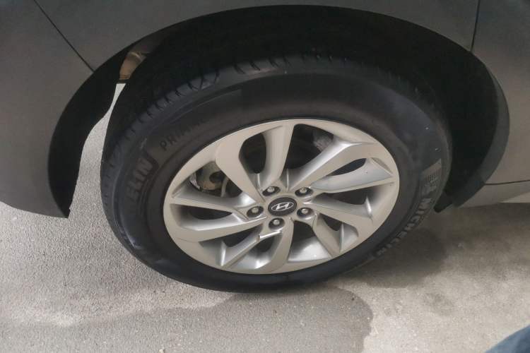 Used Hyundai Tucson 2018 1.6T Dual-Clutch Two-Wheel Drive 15th Anniversary Special Edition Right Rear Wheel Hub