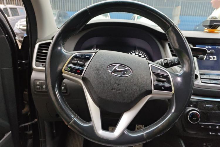 Used Hyundai Tucson 2018 1.6T Dual-Clutch Two-Wheel Drive 15th Anniversary Special Edition Steering Wheel