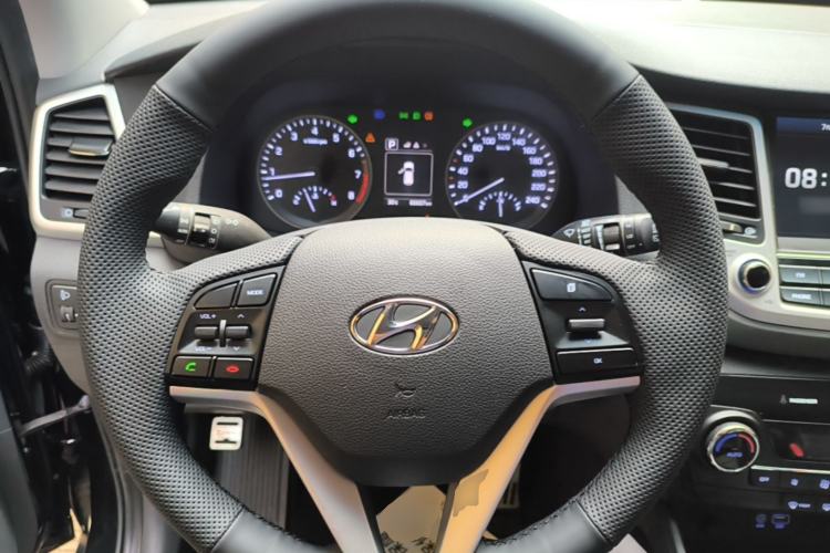 Used Hyundai Tucson 2018 1.6T Dual-Clutch Two-Wheel Drive 15th Anniversary Special Edition Steering Wheel