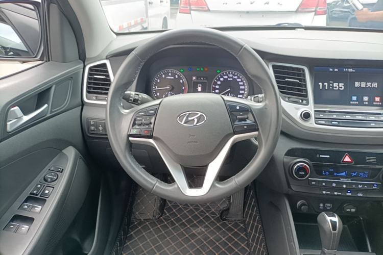 Used Hyundai Tucson 2018 1.6T Dual-Clutch Two-Wheel Drive 15th Anniversary Special Edition Steering Wheel
