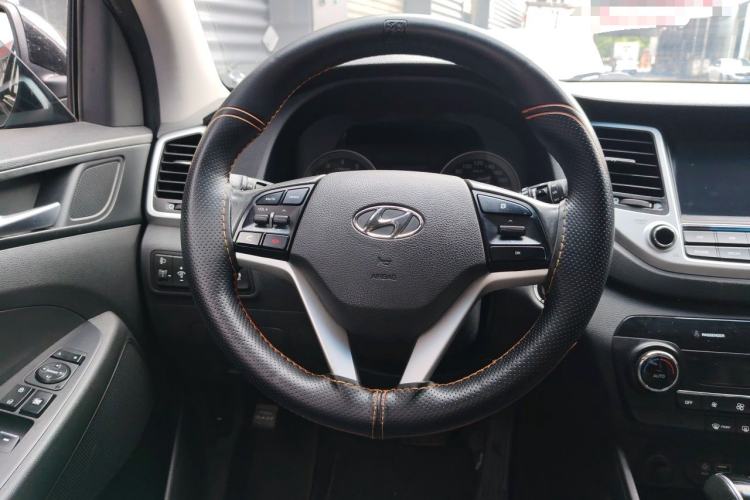 Used Hyundai Tucson 2018 1.6T Dual-Clutch Two-Wheel Drive 15th Anniversary Special Edition Steering Wheel
