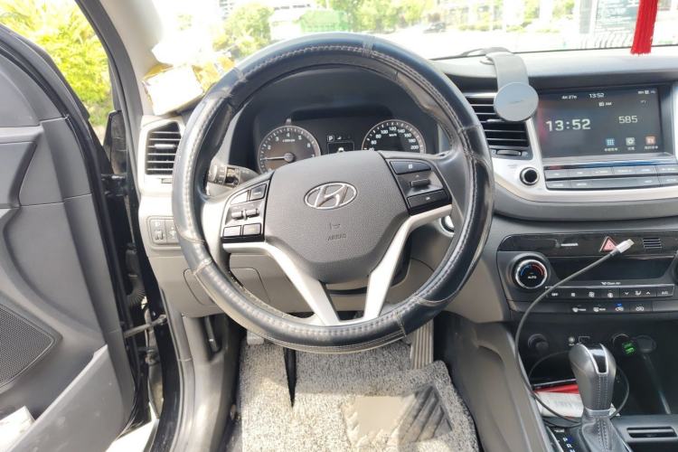 Used Hyundai Tucson 2018 1.6T Dual-Clutch Two-Wheel Drive 15th Anniversary Special Edition Steering Wheel