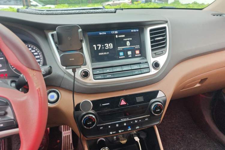 Used Hyundai Tucson 2018 1.6T Dual-Clutch Two-Wheel Drive 15th Anniversary Special Edition Audio And AC Panel