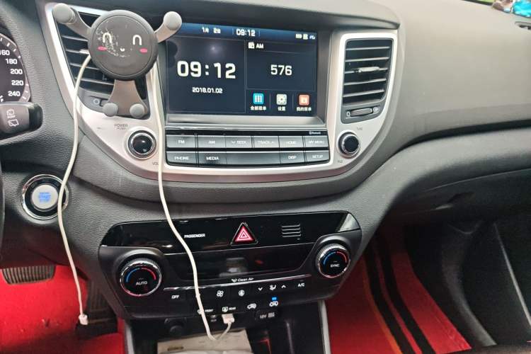 Used Hyundai Tucson 2018 1.6T Dual-Clutch Two-Wheel Drive 15th Anniversary Special Edition Audio And AC Panel