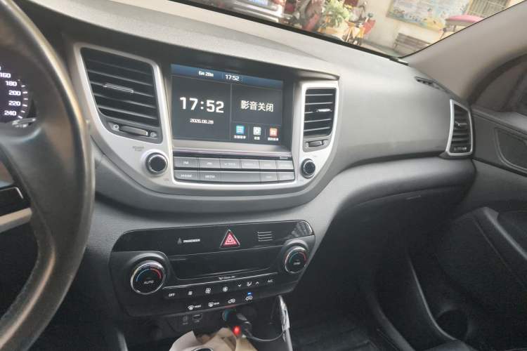 Used Hyundai Tucson 2018 1.6T Dual-Clutch Two-Wheel Drive 15th Anniversary Special Edition Audio And AC Panel