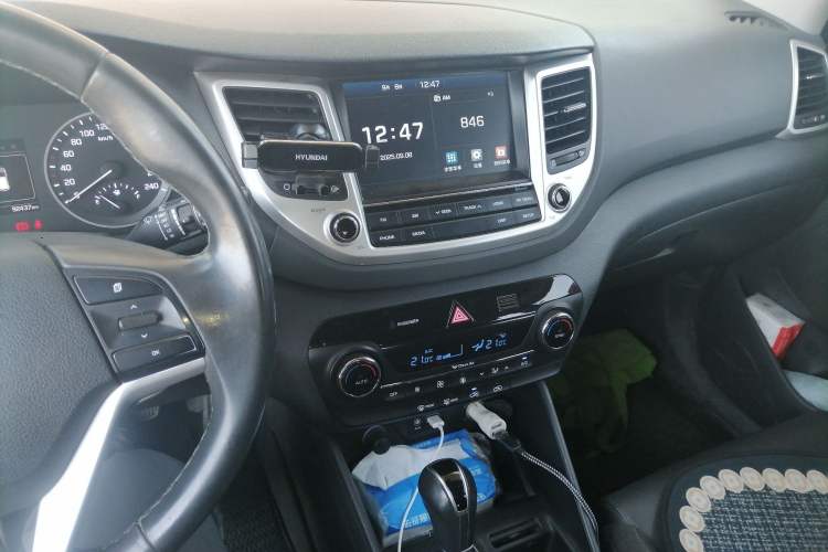 Used Hyundai Tucson 2018 1.6T Dual-Clutch Two-Wheel Drive 15th Anniversary Special Edition Audio And AC Panel