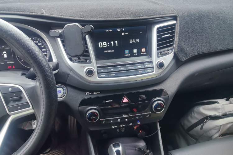 Used Hyundai Tucson 2018 1.6T Dual-Clutch Two-Wheel Drive 15th Anniversary Special Edition Audio And AC Panel
